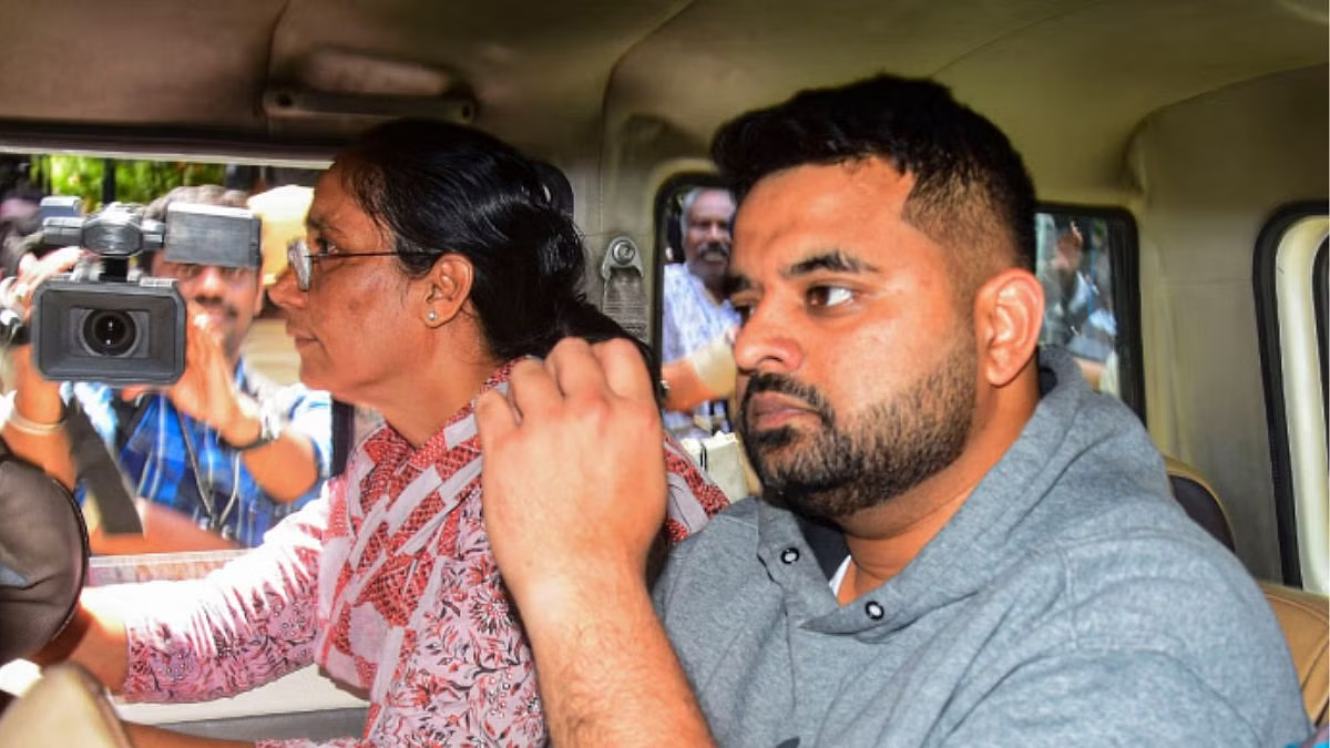 बेंगलुरु की एक अदालत ने यौन उत्पीड़न मामले में निलंबित जेडी (एस) नेता प्रज्वल रेवन्ना  को न्यायिक हिरासत में भेजा