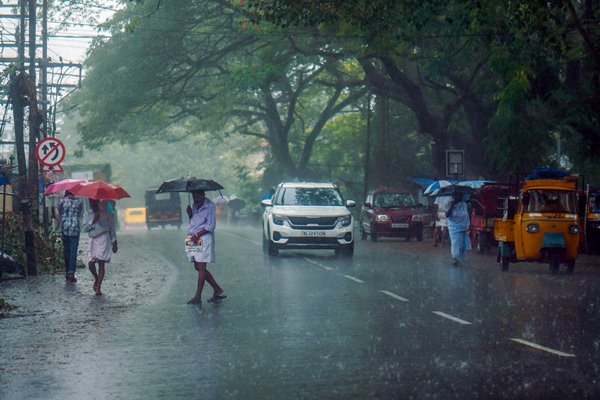 केरल के उत्तरी हिस्से में तेज बारिश, तटीय इलाकों में मछली पकड़ने पर रोक