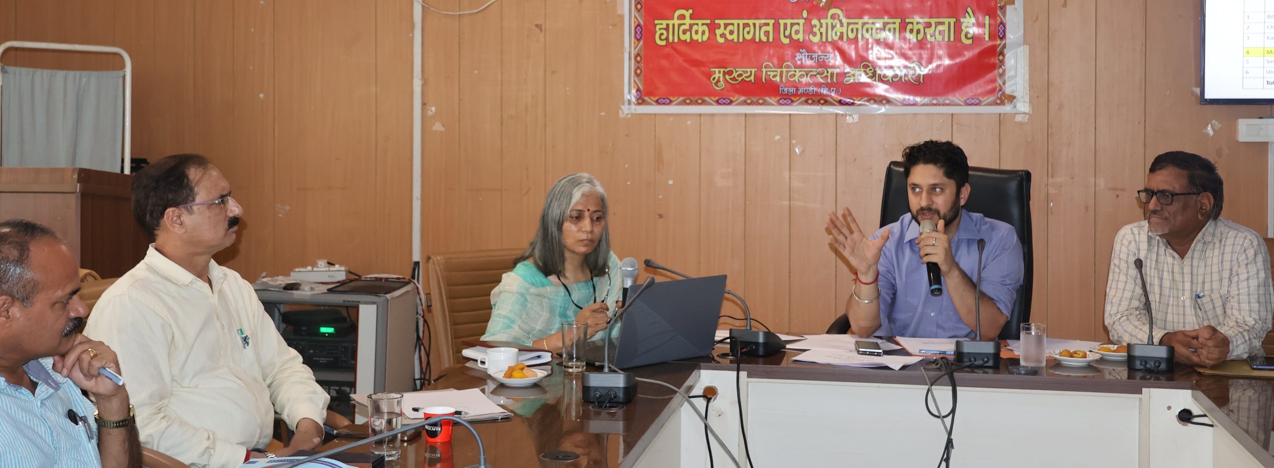 उपायुक्त अपूर्व देवगन ने सघन डायरिया नियंत्रण तथा स्वास्थ्य विभाग द्वारा चलाए जा रहे विभिन्न टीकाकरण अभियान की बैठक की