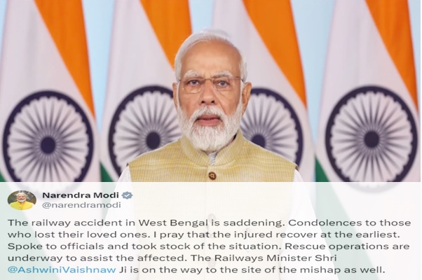 प्रधानमंत्री नरेन्‍द्र मोदी ने पश्चिम बंगाल रेल दुर्घटना पर दुःख व्यक्त किया, मृतकों के परिजनों को दो-दो लाख रुपये की अनुग्रह राशि देने की घोषणा की
