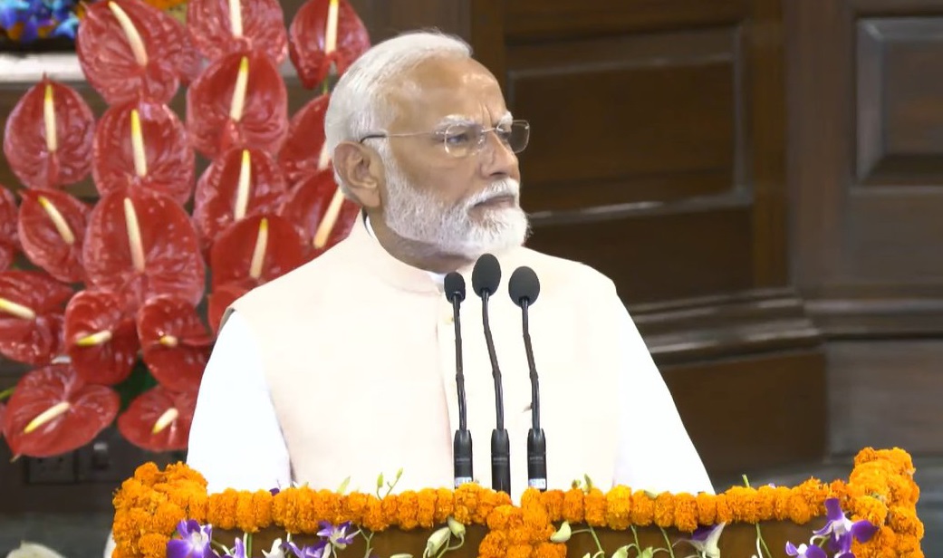 পৰহিলৈ একেৰাহে তৃতীয়বাৰৰ বাবে প্রধানমন্ত্ৰী হিচাপে শপত গ্রহণ বিজেপিৰ জ্যেষ্ঠ নেতা নৰেন্দ্ৰ মোদীৰ