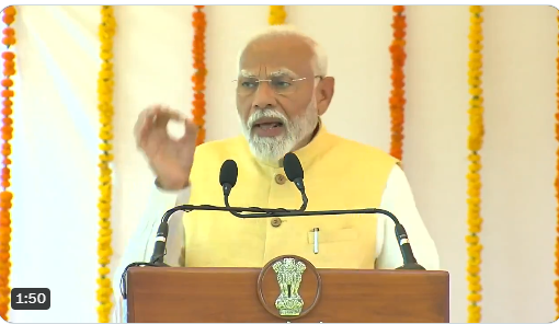 प्रधानमंत्री नरेंद्र मोदी ने पीएमओ के अधिकारियों और कर्मचारियों को संबोधित किया