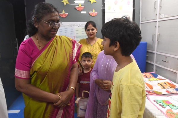 राष्ट्रपति द्रौपदी मुर्मु ने नई दिल्‍ली में पंडित दीनदयाल उपाध्याय राष्ट्रीय शारीरिक दिव्यांगजन संस्थान का दौरा किया