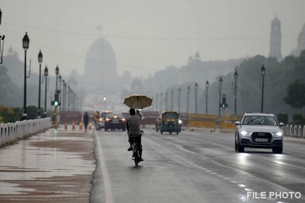 मौसम विभाग ने दिल्‍ली-एनसीआर के कई इलाकों में हल्की से मध्यम बारिश और आंधी चलने की संभावना व्यक्त की