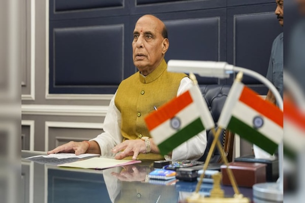 एनडीए के वरिष्‍ठ नेताओं की नई दिल्‍ली में रक्षा मंत्री राजनाथ सिंह के साथ बैठक हुई