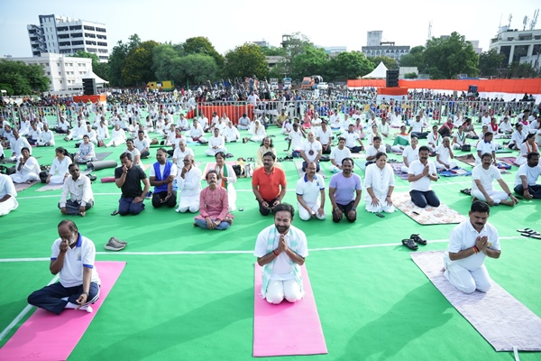 तेलंगाना: अंतर्राष्ट्रीय योग दिवस पर बोले केंद्रीय कोयला मंत्री जी. किशन रेड्डी- योग को दैनिक जीवन में अपनाने से सभी प्रकार की सफलता प्राप्त होंगी