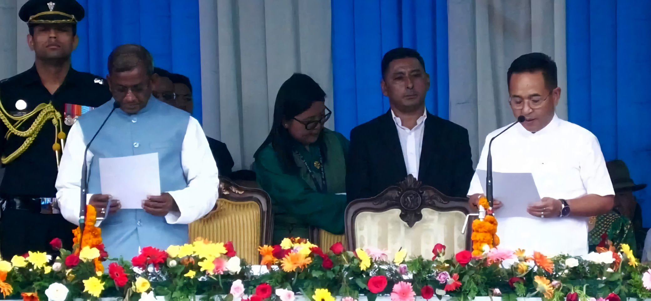 सिक्किम: प्रेम सिंह तमांग ने कैबिनेट मंत्रियों के साथ दूसरी बार मुख्यमंत्री पद की शपथ ली।   