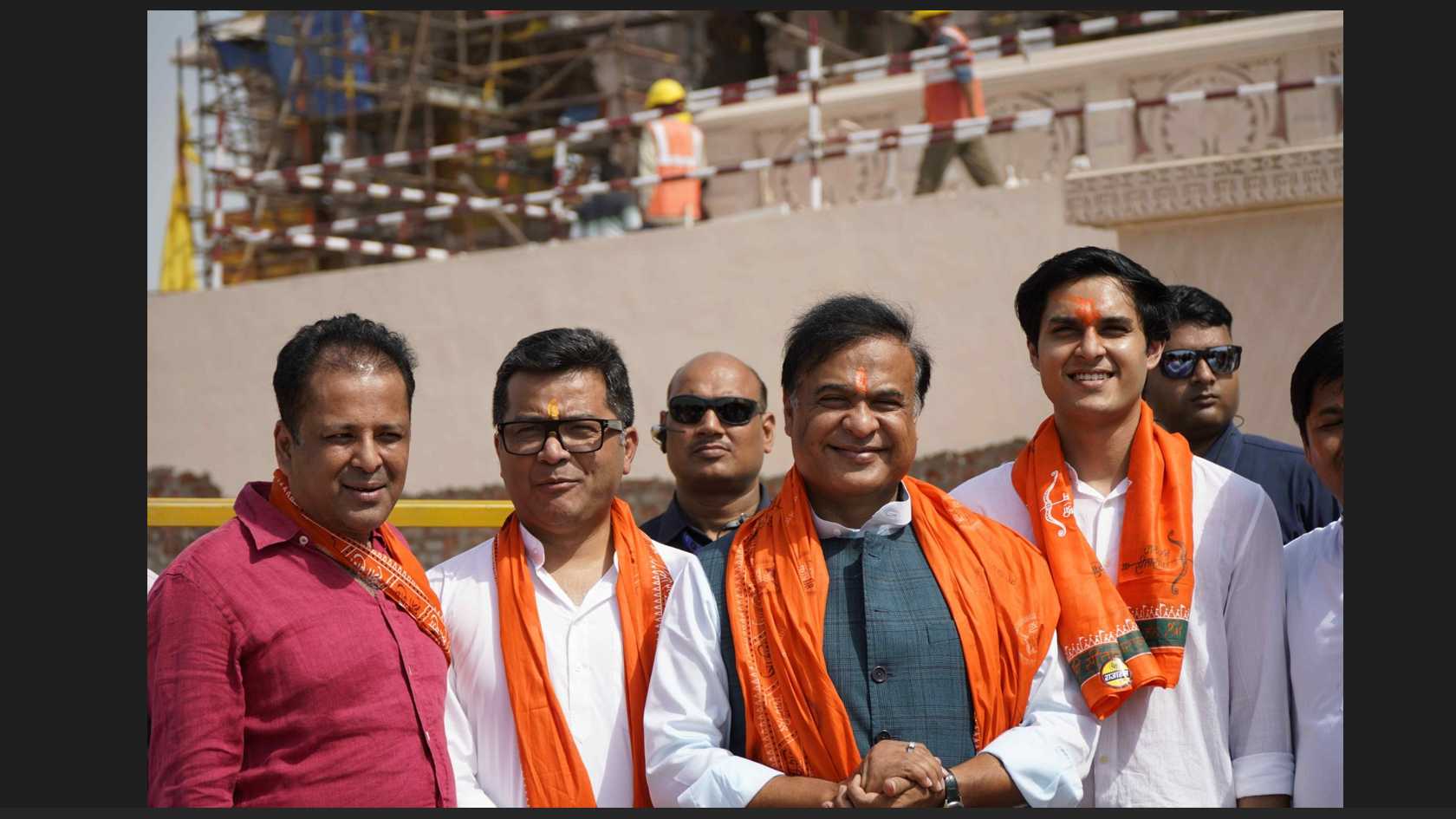 असम के मुख्यमंत्री हेमंत विश्वा शर्मा ने ग्यारह सांसदों के साथ अयोध्या पहुंच कर रामलला का दर्शन किया