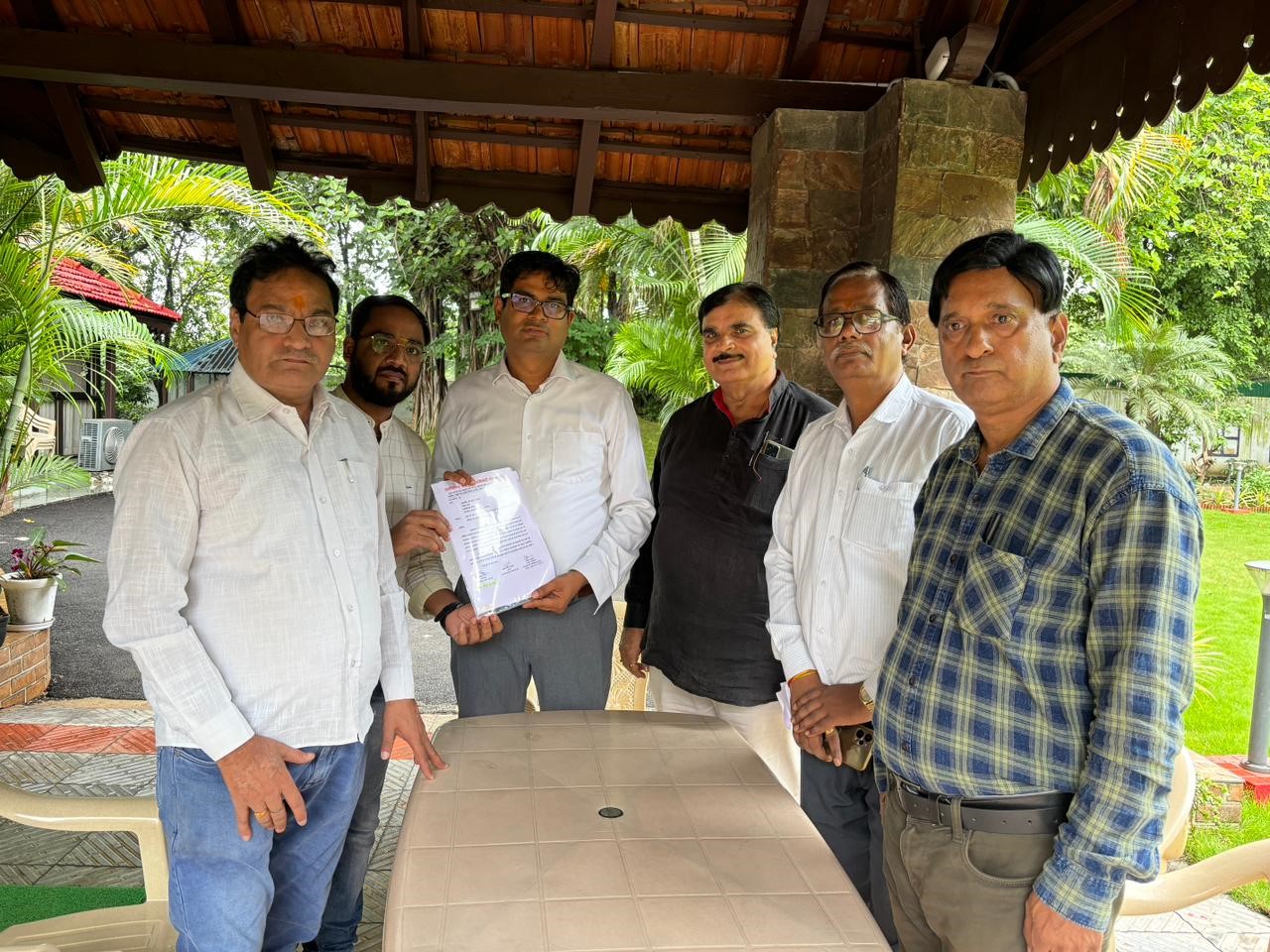 छत्तीसगढ़ कर्मचारी-अधिकारी संयुक्त मोर्चा के प्रतिनिधिमंडल ने आज वित्त मंत्री ओ.पी. चौधरी से मुलाकात की