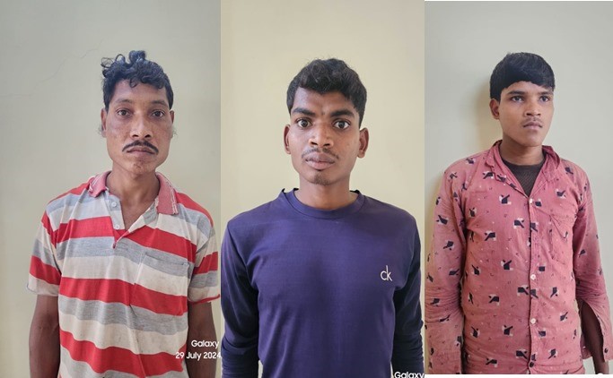छत्तीसगढ़ के बीजापुर जिले में पुलिस ने चार माओवादियों को गिरफ्तार किया है