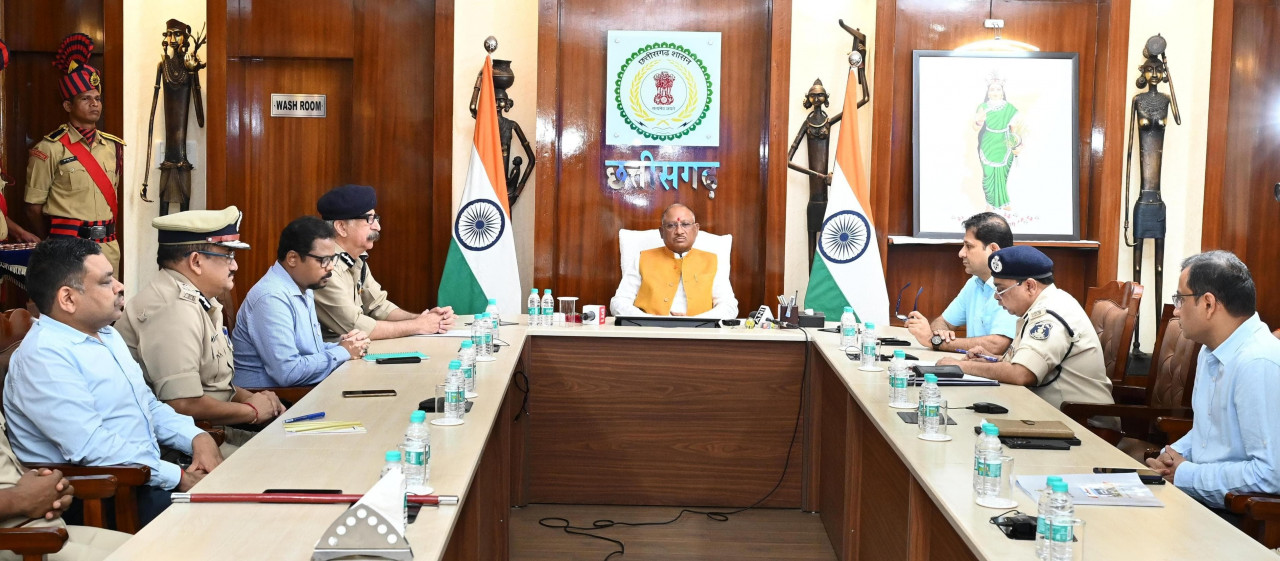 मुख्यमंत्री विष्णुदेव साय ने देशभर में लागू नये कानूनों पर आधारित पुस्तक का विमोचन किया