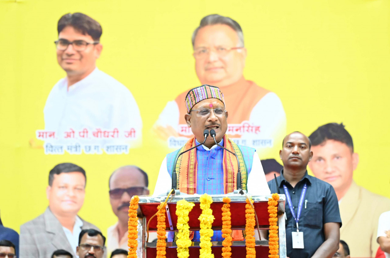 मुख्यमंत्री विष्णुदेव साय ने रायपुर में पंचायत सचिव संघ छत्तीसगढ़ द्वारा आयोजित सम्मान समारोह में शिरकत की