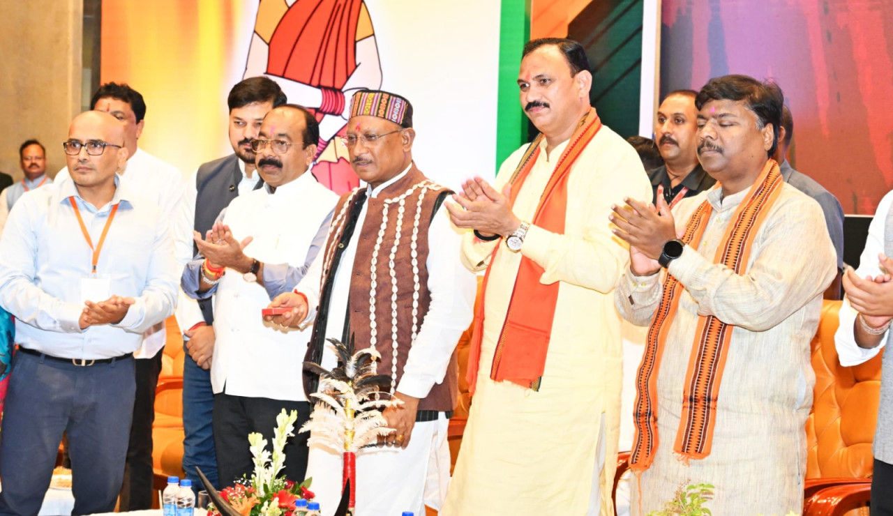 मुख्यमंत्री विष्णुदेव साय ने रायपुर के दीनदयाल उपाध्याय आडिटोरियम में आयोजित कार्यक्रम में मितानिनों के बैंक खाते में 90 करोड़ से अधिक की राशि का अंतरण किया