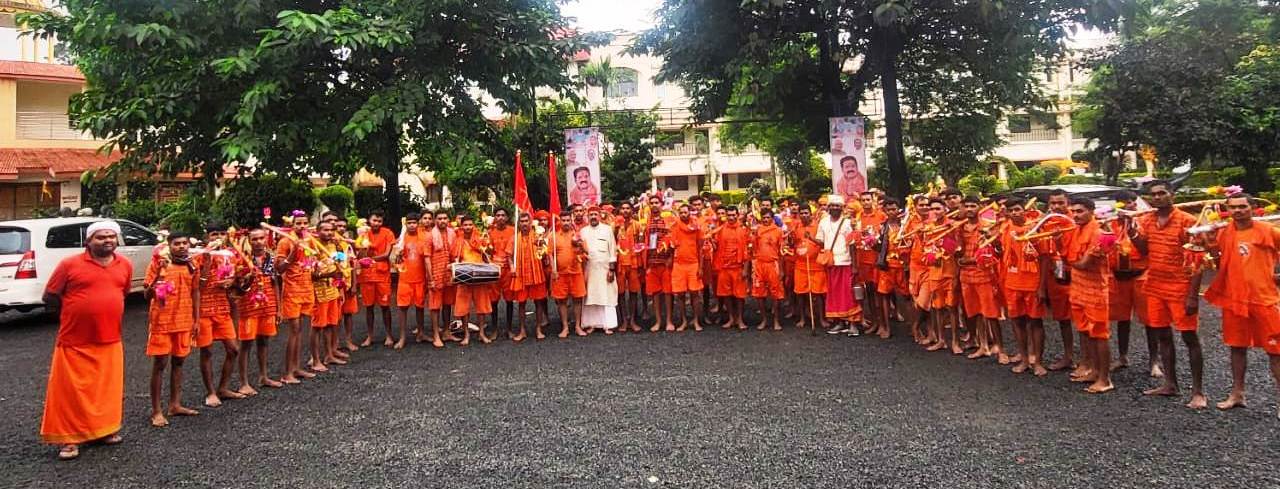 सावन माह के दौरान शिवभक्तों द्वारा अमरकंटक से भोरमदेव मंदिर तक डेढ़ सौ किलोमीटर की कांवड़ यात्रा शुरू हो गई