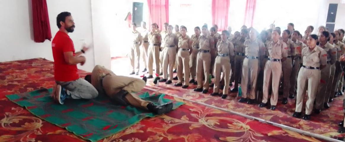 नगरोटा बगवां में 10 दिवसीय एनसीसी शिविर के दौरान एनसीसी कैडेट्स को आपदा से निपटने के गुर सिखाए गए