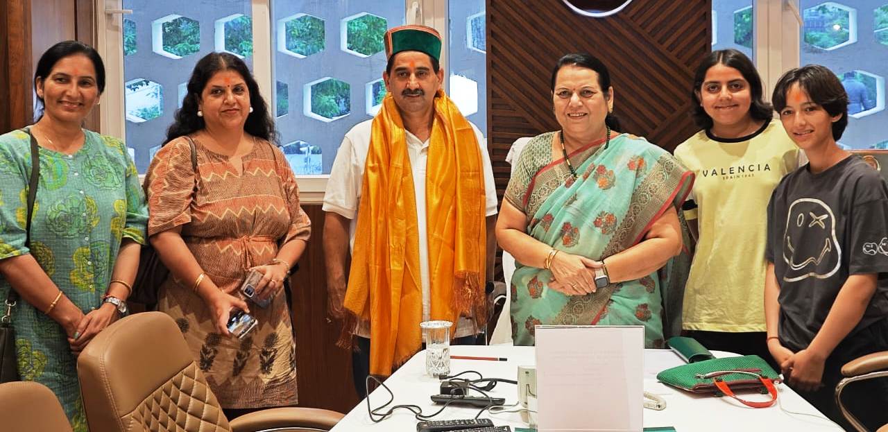 महाराष्ट्र प्रवास पर विधान सभा की उपाध्यक्षा डॉ0 नीलम गोहरे से मिले उप मुख्य सचेतक श्री केवल सिंह पठानियां