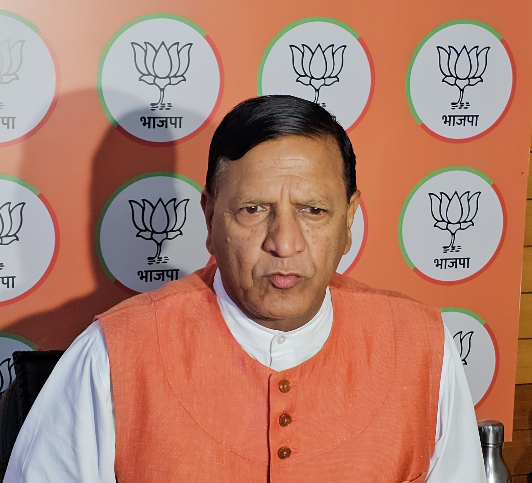 भाजपा प्रदेश अध्यक्ष डाॅ. राजीव बिन्दल ने कहा कि भारतीय जनता पार्टी नरेन्द्र मोदी जी के आहवान पर देशभर में एक पेड़ मां के नाम अभियान चला रही है