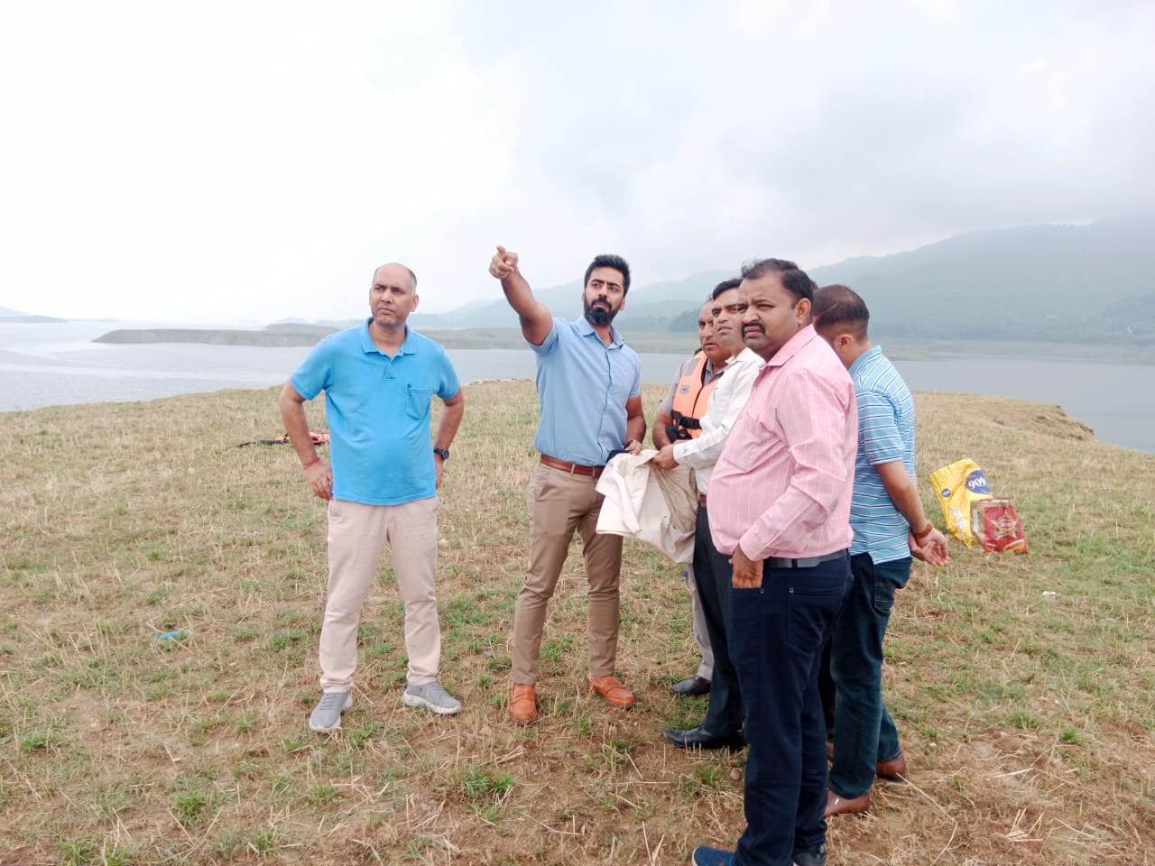 अंदरौली में पर्यटन गतिविधियों को बढ़ावा देने के लिए उपायुक्त ऊना जतिन लाल ने अधिकारियों के साथ क्षेत्र का किया दौरा