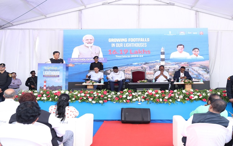 Sarbananda Sonowal addresses Stakeholders’ meeting at Vizhinjam lighthouse in Thiruvananthapuram