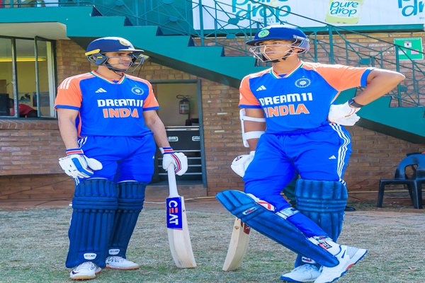 भारत ने आज हरारे में तीसरे टी-20 क्रिकेट मैच में जिम्‍बाब्‍वे को 23 रन से हरा दिया