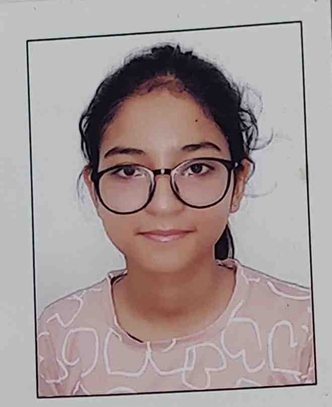 मनेई निवासी आर्या डोगरा सपुत्री डॉक्टर राजीव डोगरा ने जेईई मेन परीक्षा में 99.42 प्रतिशत अंक हासिल कर क्षेत्र का नाम रोशन किया