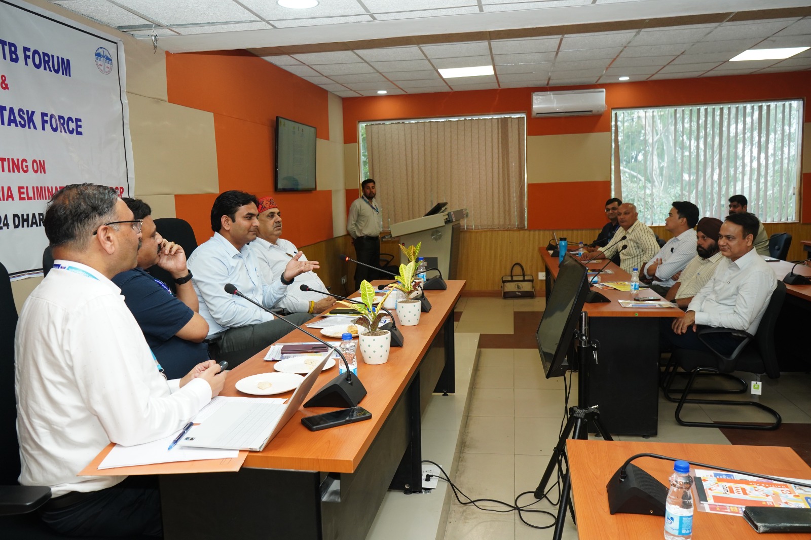 जिला कांगड़ा में मलेरिया, डेंगू एवं अन्य वेक्टर जनित रोगों से बचाव के लिए लोगों को जागरूक करने के लिए कारगर कदम उठाए जाएं: उपायुक्त हेमराज बैरवा