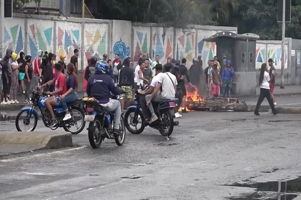 ভেনেজুয়েলায় রাষ্ট্রপতি নির্বাচনের ফলে কারচুপির অভিযোগে দেশজুড়ে শুরু হয়েছে প্রতিবাদ-বিক্ষোভ