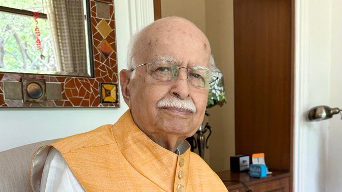 भाजपा के वयोवृद्ध नेता लाल कृष्ण आडवाणी को दिल्ली के अपोलो अस्पताल में भर्ती कराया गया