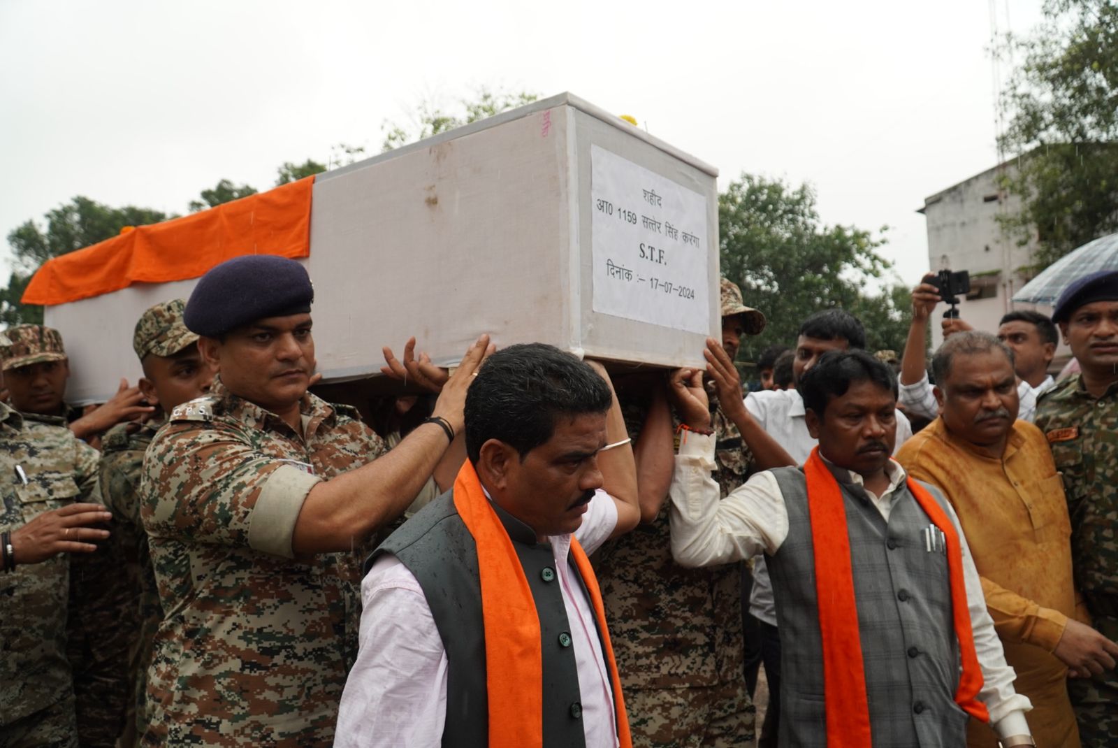 बीजापुर जिले में माओवादियों द्वारा किए गए हमले में स्पेशल टास्क फोर्स-एसटीएफ के 2 जवानों की मौत