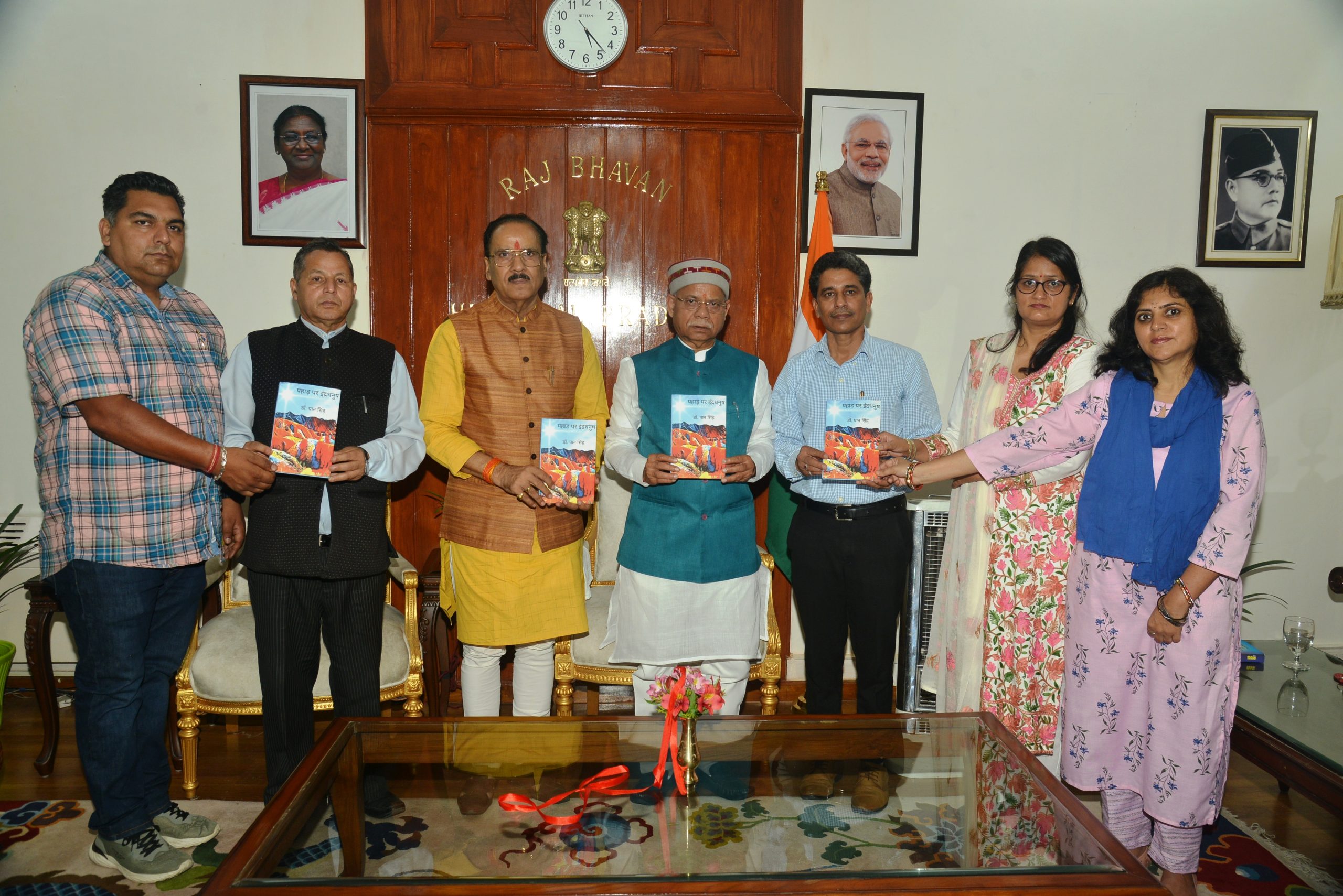 राज्यपाल शिव प्रताप शुक्ल ‘पहाड़ पर इंद्रधनुष’ पुस्तक का किया विमोचन