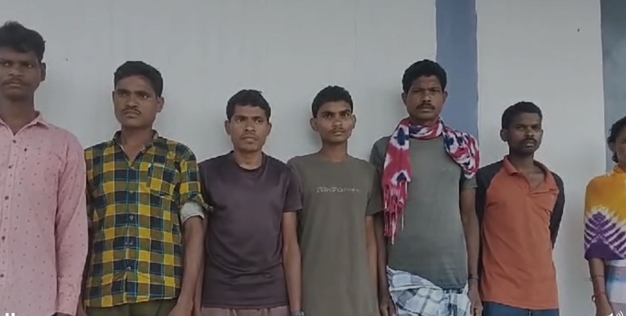 बीजापुर जिले में पुलिस और डीआरजी की संयुक्त टीम ने अलग-अलग थाना क्षेत्रों से बारह माओवादियों को गिरफ्तार किया