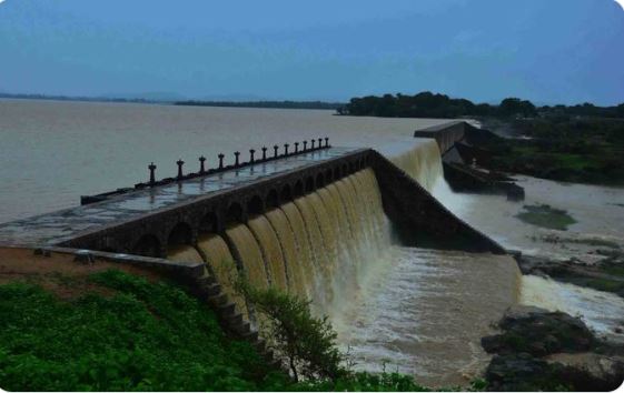 तेलंगाना के तटीय क्षेत्रों में लगातार बारिश, भद्राचलम में गोदावरी नदी का जल स्‍तर 51 दशमलव दस फुट तक पहुंचा