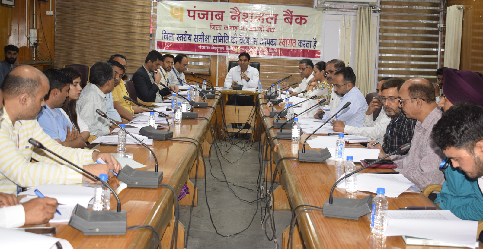 उपायुक्त हेमराज बैरवा ने सभी बैंकर्स से जमा-ऋण अनुपात बढ़ाने के लिए प्लान तैयार करने के निर्देश दिए