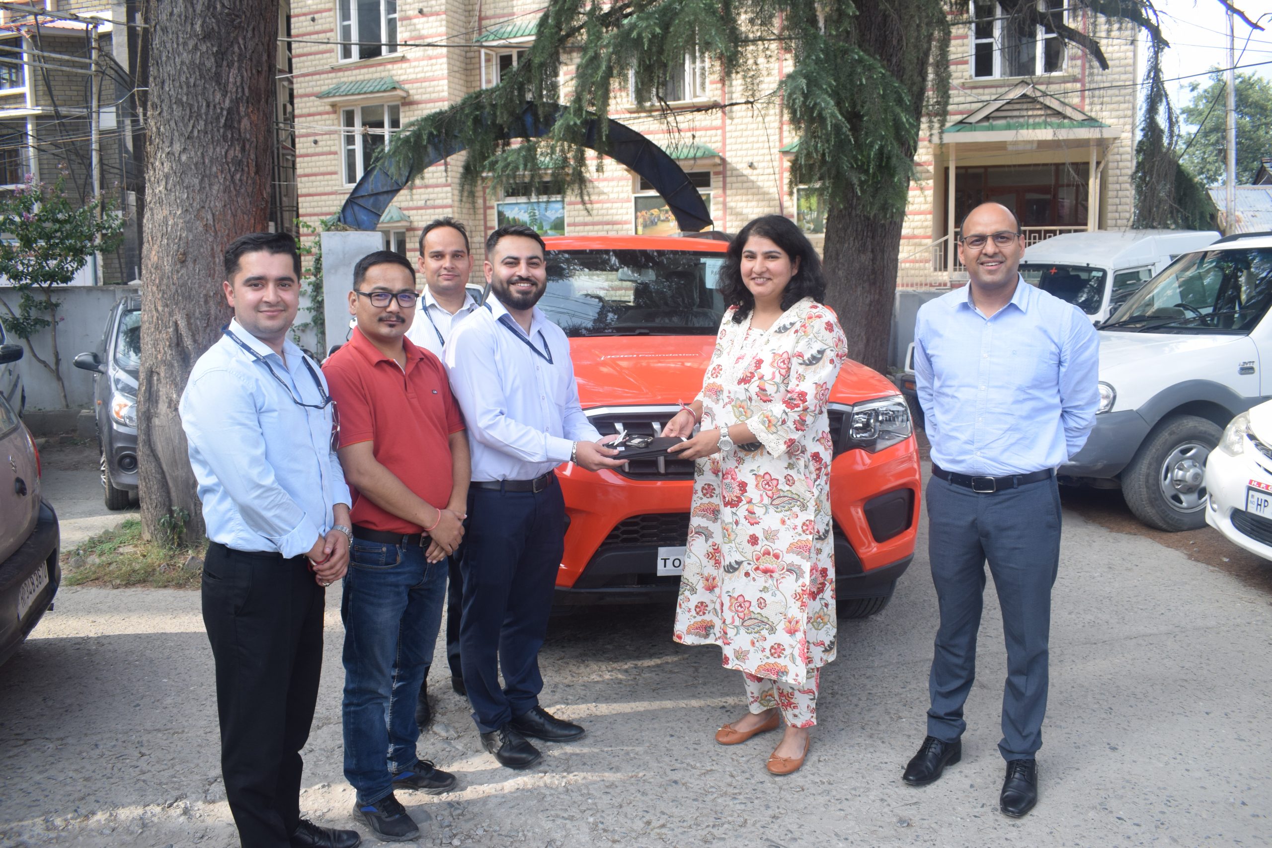 आईसीआईसीआई फाउंडेशन ने जिला आपदा प्रबंधन प्राधिकरण कुल्लू को एक स्कॉर्पियो वाहन भेंट किया