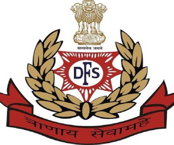 दिल्‍ली के कीर्ती नगर इलाके की एक रिहाय़शी इमारत में आज सुबह आग लगी