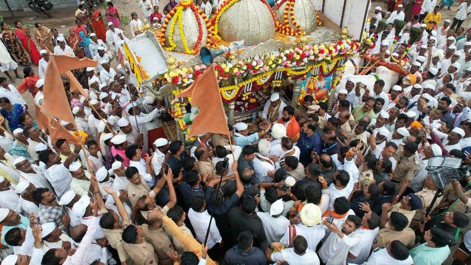 आषाढी एकादशीनिमित्त मुख्यमंत्र्यांच्या हस्ते आज उत्तररात्री विठ्ठल रुक्मिणीची शासकीय महापूजा