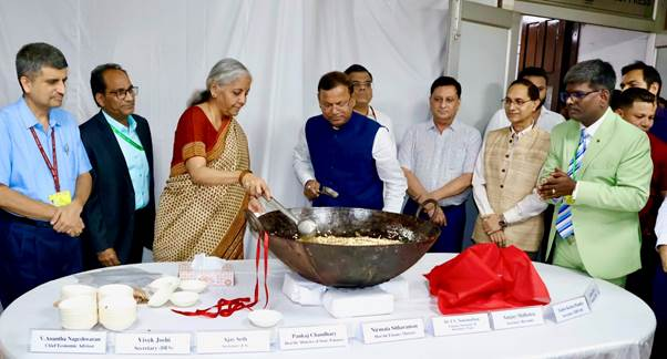 केन्द्रीय बजट 2024-25 के अंतिम चरण की प्रक्रिया केन्‍द्रीय वित्‍त मंत्री निर्मला सीतारामन द्वारा परंपरागत हलवा सेरेमनी के साथ शुरू हुई