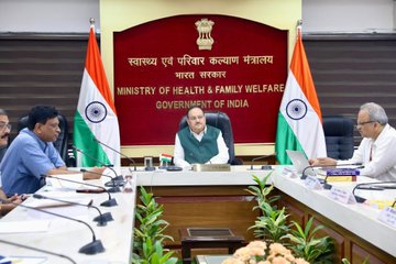 आरोग्य मंत्री जेपी नड्डा यांची CDSCO अधिकाऱ्यांसह आढावा बैठक