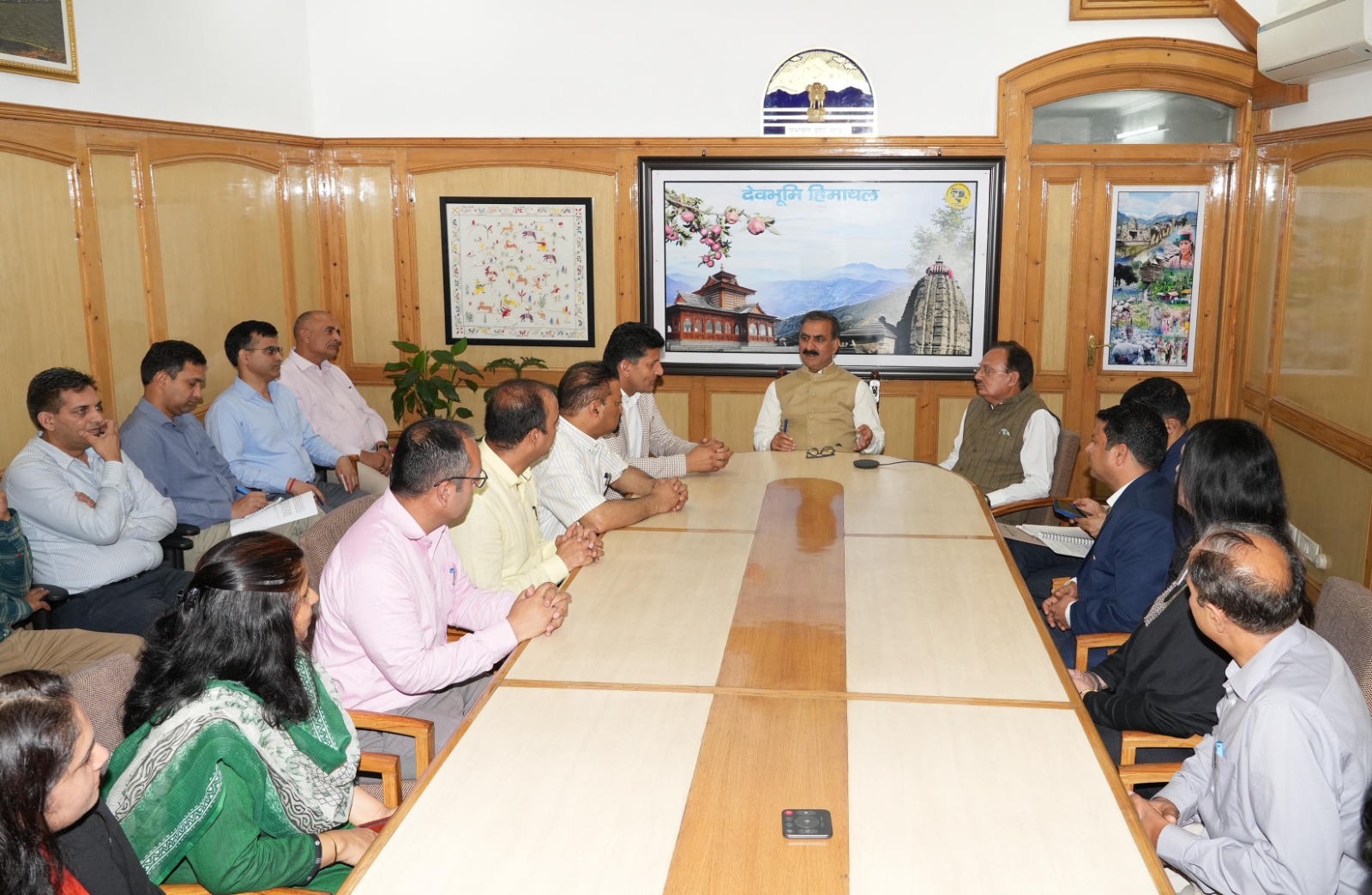 हिमाचल प्रदेश प्रशासनिक सेवाएं संघ के प्रतिनिधिमंडल ने मुख्यमंत्री ठाकुर सुखविंद्र सिंह सुक्खू से भेंट की