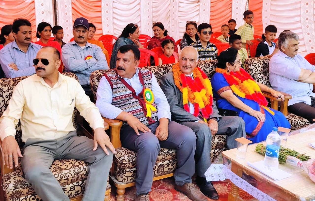 मशोबरा शिक्षा खंड के स्कूलों की अंडर-14 छात्रा वर्ग की खेलकूद प्रतियोगिता जुन्गा के समीप राजकीय वरिष्ठ माध्यमिक पाठशाला जनेडघाट में आरंभ हुई
