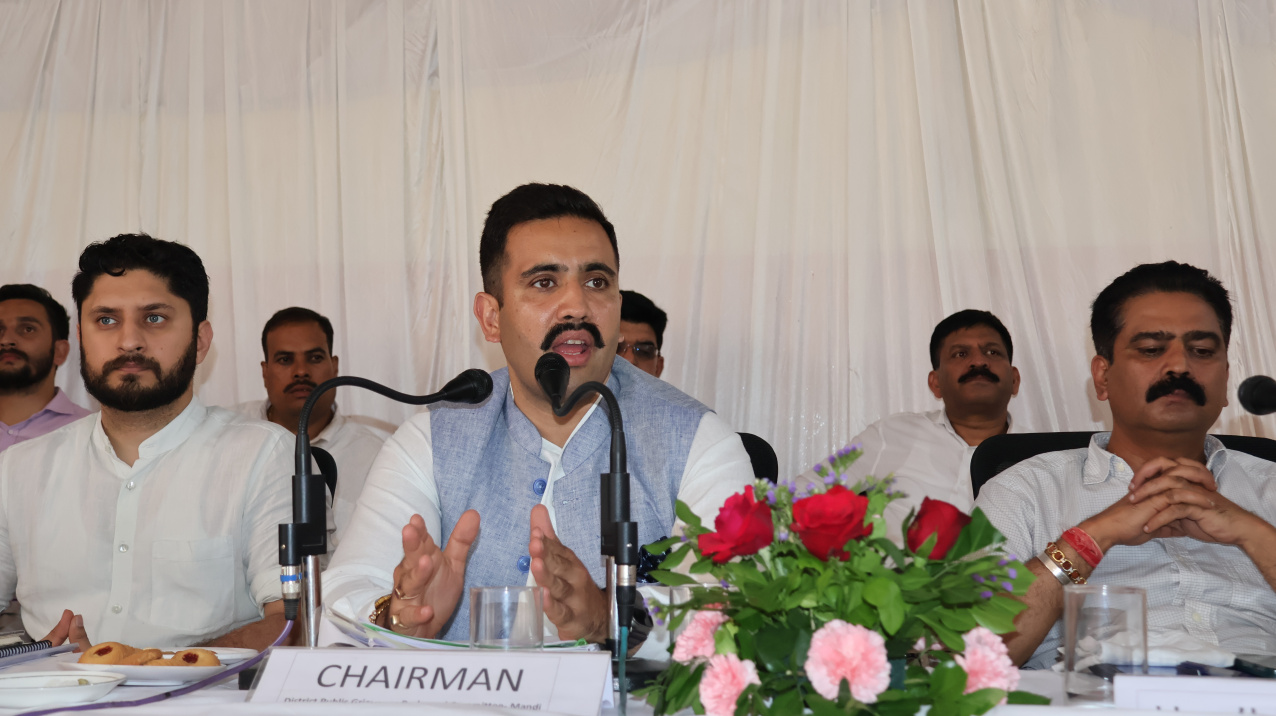 लोक निर्माण मंत्री विक्रमादित्य सिंह की अध्यक्षता में मंगलवार को जिला जन शिकायत निवारण समिति की बैठक आयोजित