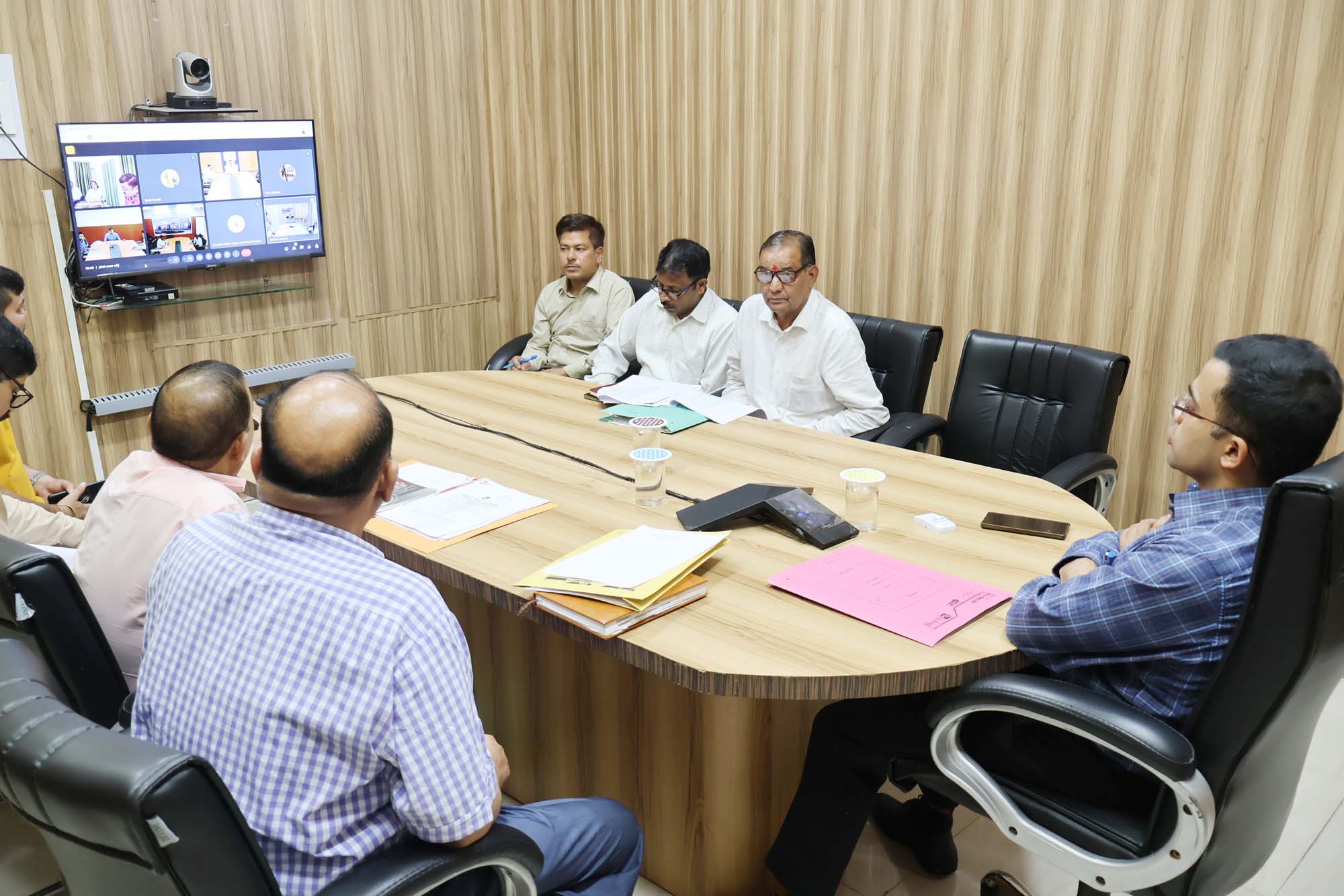 चमोली जिले के सभी नगर क्षेत्रों में मलिन बस्तियों का चिन्हीकरण और विस्तृत सर्वेक्षण कर एक सप्ताह में रिपोर्ट उपलब्ध कराने के निर्देश