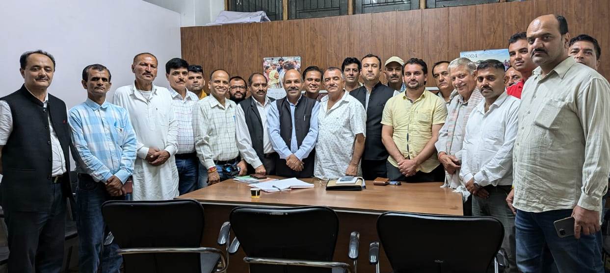 प्रदेश किसान कांग्रेस की कोर कमेटी की बैठक राजीव भवन शिमला में आयोजित हुई