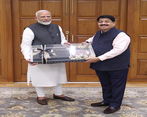 PM Modi Praises Parimal Nathwani’s Book ‘Call of the Gir’ on Asiatic Lions & Conservation Efforts