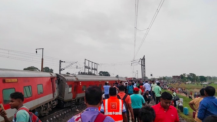 Relief and Rescue Operation Completed After Howrah-Mumbai Train Accident in Jharkhand