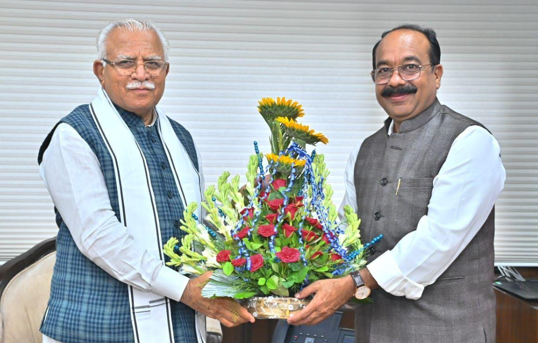 छत्तीसगढ़ के उपमुख्यमंत्री ने कल गुरूवार को नई दिल्ली में केन्द्रीय आवासन और शहरी कार्य मंत्री मनोहर लाल खट्टर से मुलाकात की