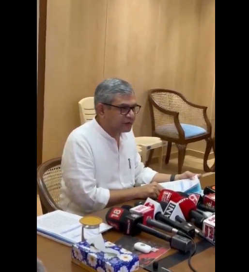 मुंबई उपनगरीय रेल्वेत येत्या ५ वर्षांमध्ये २५० नव्या रेल्वे धावणार