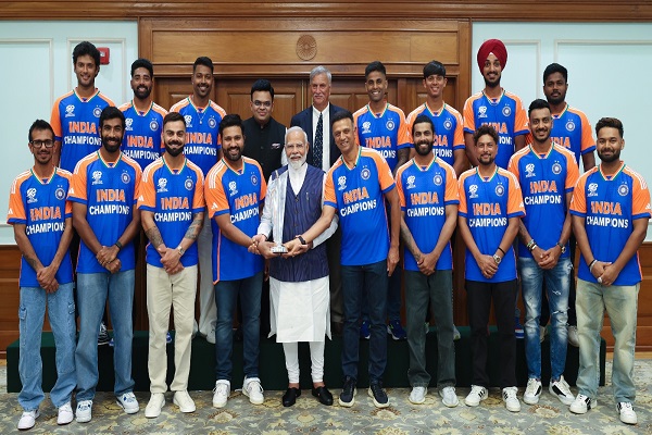 पीएम मोदी ने विजेता टीम का किया स्वागत