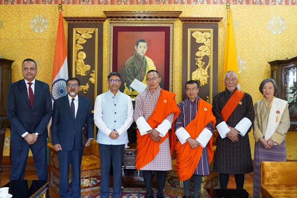 ভারত, ভুটানের সঙ্গে তার নিবিড় মৈত্রীর সম্পর্কের কথা পুনর্ব্যক্ত করে দ্বিপাক্ষিক এই সম্পর্ক আরো জোরদার করে তোলার প্রতিশ্রুতি দিয়েছে।