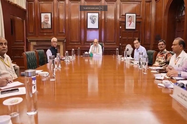 وزیرداخلہ درخشاں گاؤوں سے متعلق پروگرام کے نفاذ کا جائزہ لینے کیلئے اعلیٰ سطحی میٹنگ کی صدارت کررہے ہیں